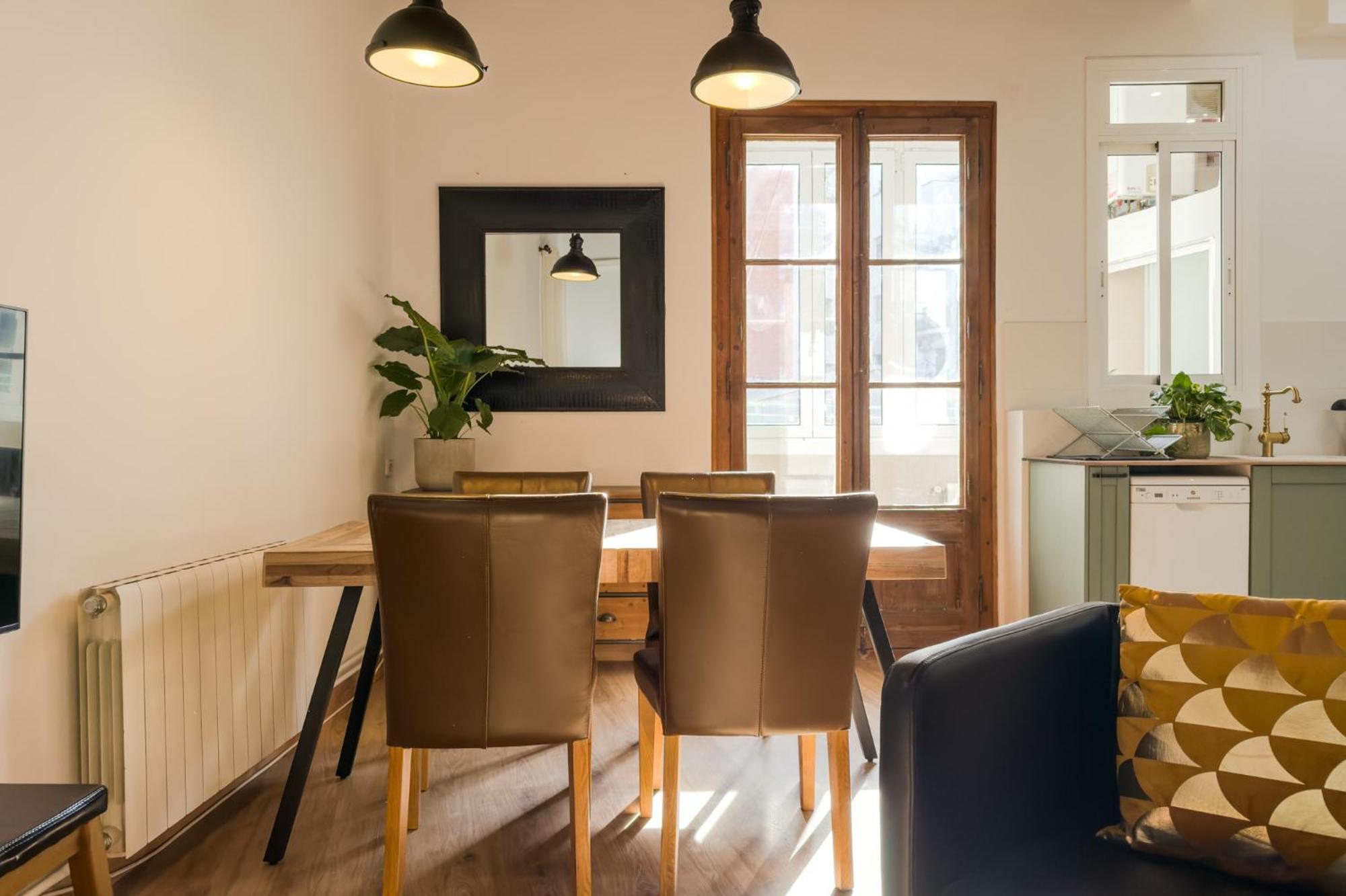 Magalhaes - Trad Flat In Poble Sec, Near Ramblas Barcelona Bagian luar foto