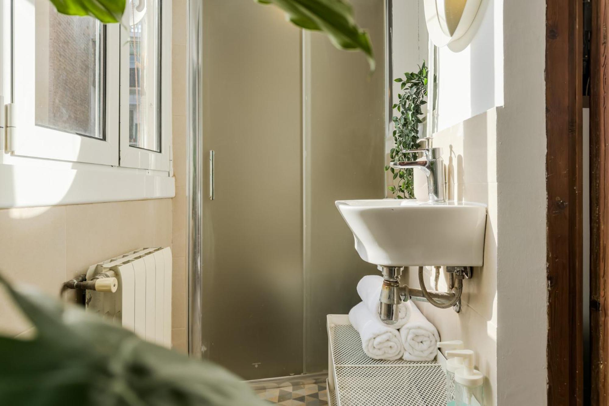 Magalhaes - Trad Flat In Poble Sec, Near Ramblas Barcelona Bagian luar foto