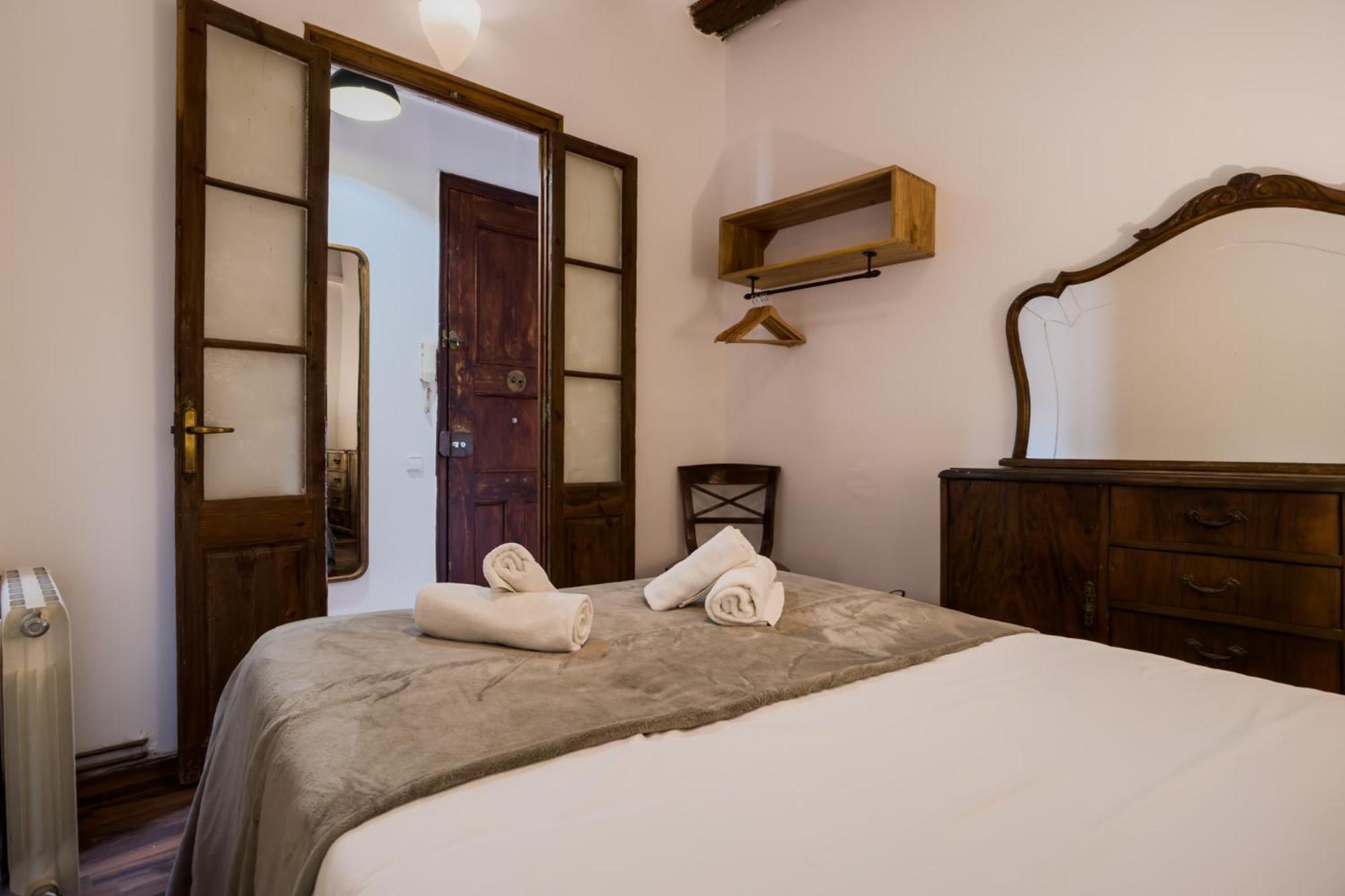 Magalhaes - Trad Flat In Poble Sec, Near Ramblas Barcelona Bagian luar foto